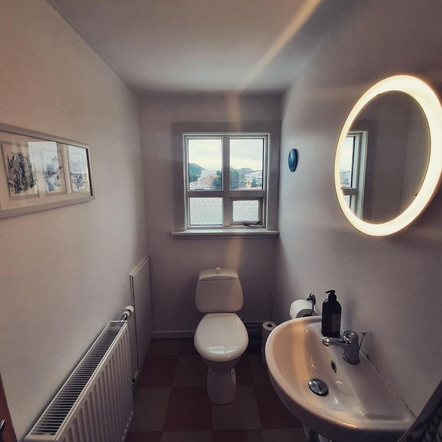 Grindavik Guesthouse Self Check In & Out Экстерьер фото