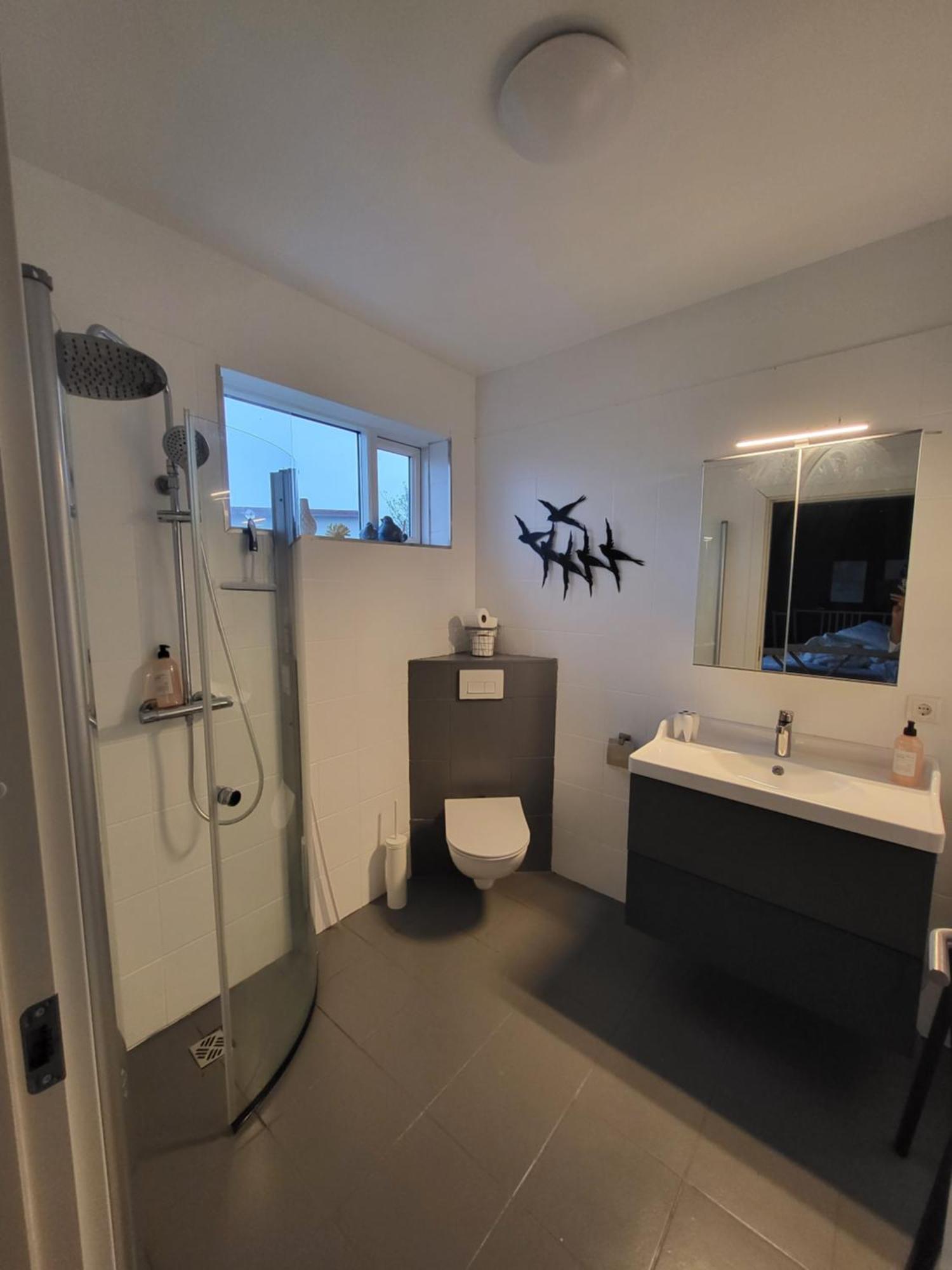 Grindavik Guesthouse Self Check In & Out Номер фото